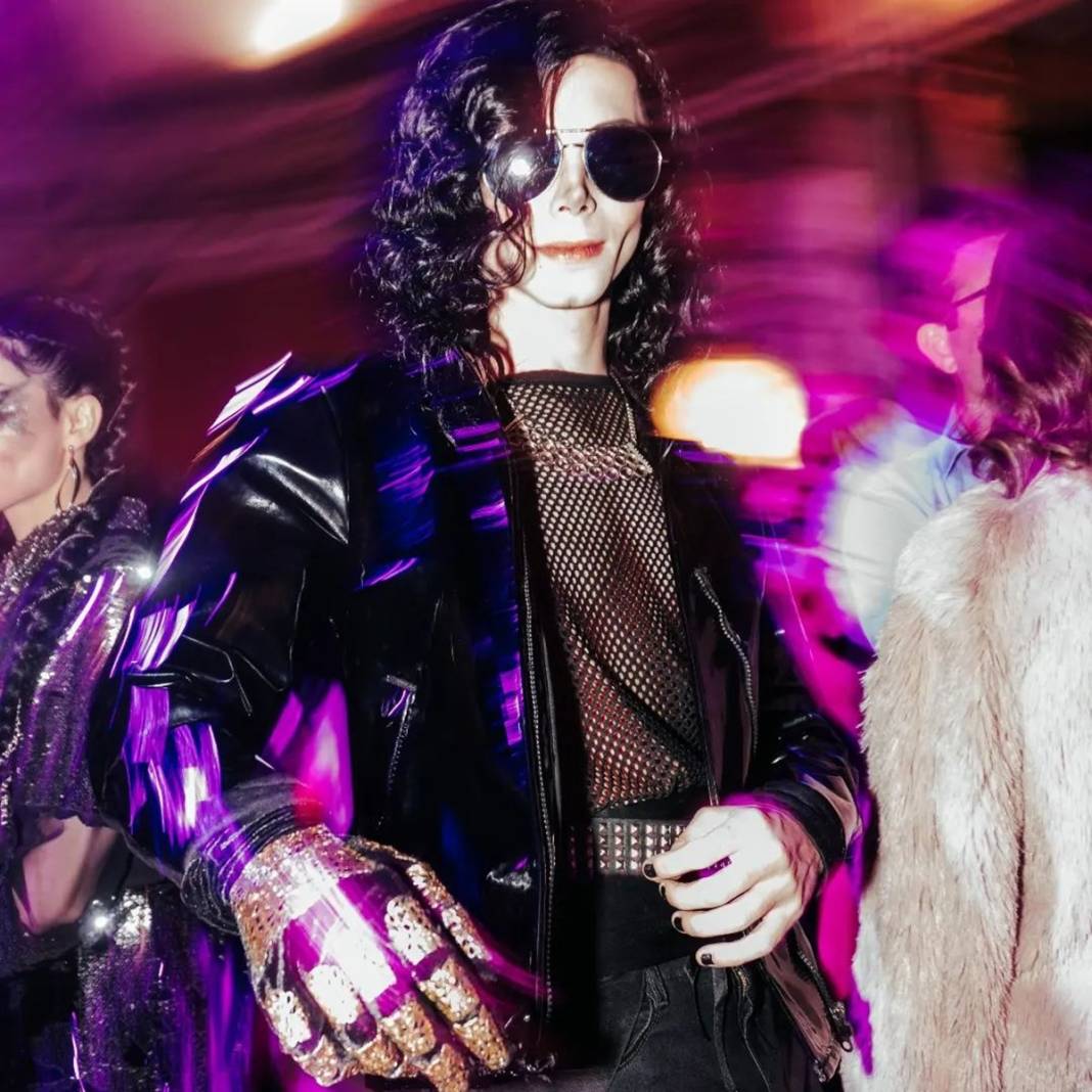 Michael Jackson'a benzemek için 40 bin dolar harcadı! Bakın neye benzedi... 29